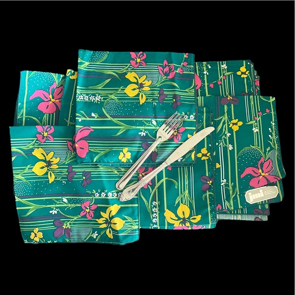 Island Floral Dinner Napkins (set of 7). Tropical Flowers.  Made by JMI - Picture 3 of 9